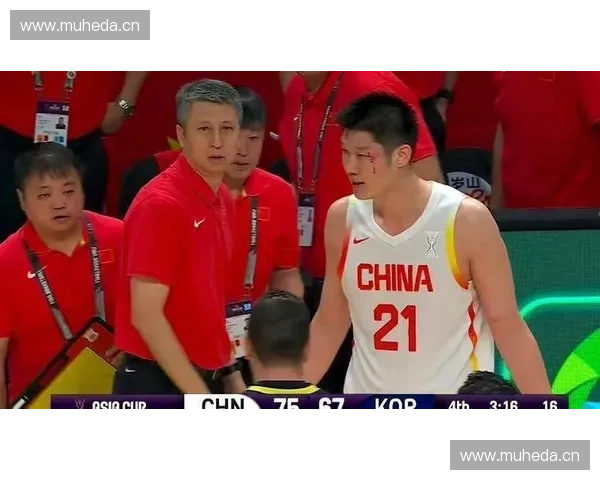 中国男篮逆转胜韩国，挺进亚洲杯四强，展现全队顽强拼搏精神